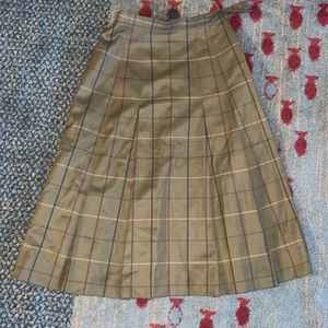Burberry women’s vintage long lined skirt/size 6